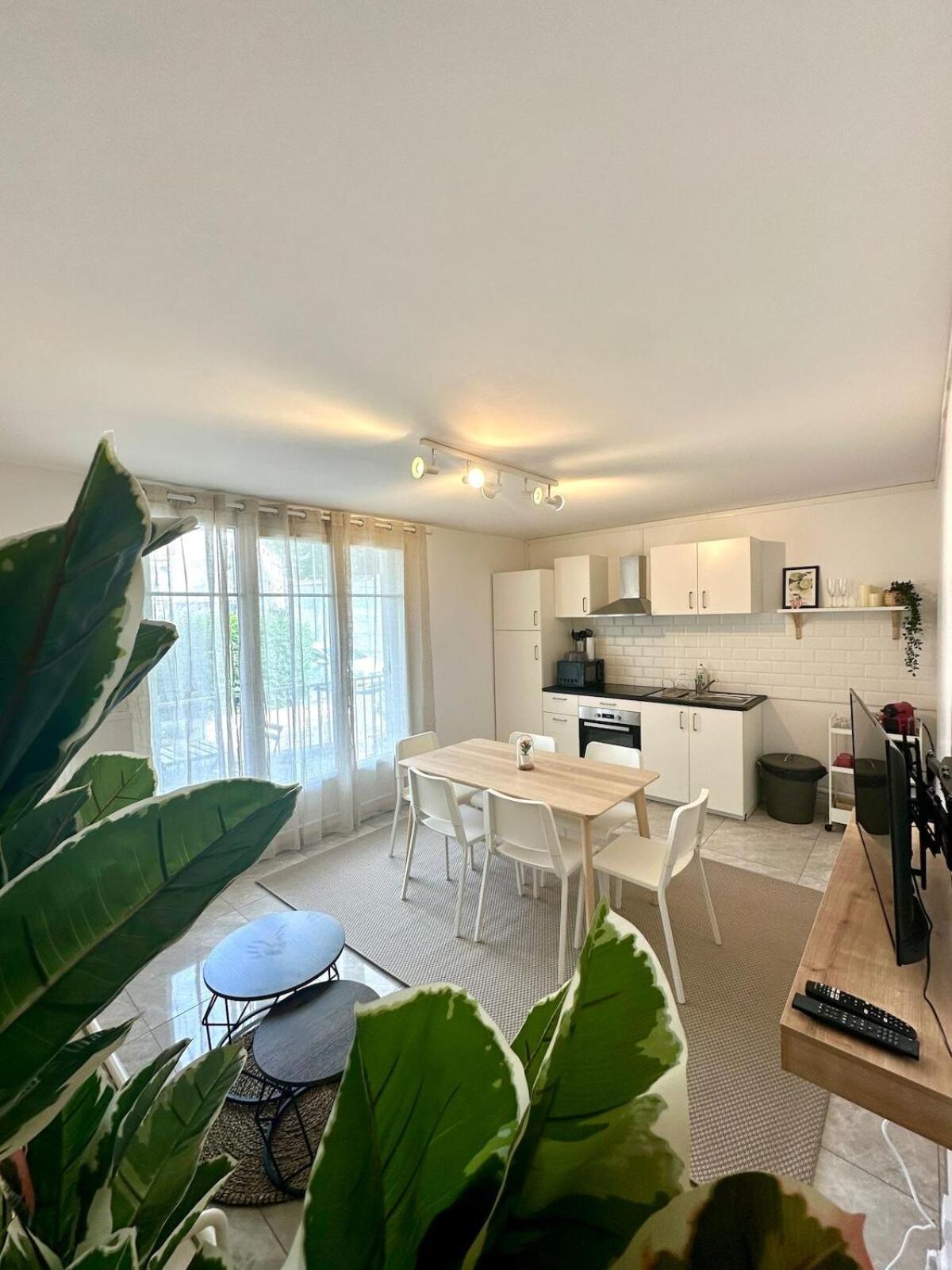 Au Coeur Du Quartier Taittinger Appartement Reims Buitenkant foto