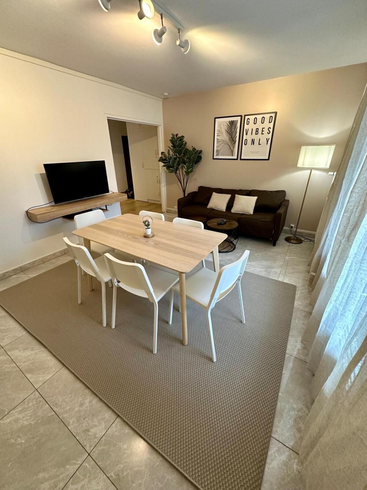 Au Coeur Du Quartier Taittinger Appartement Reims Buitenkant foto