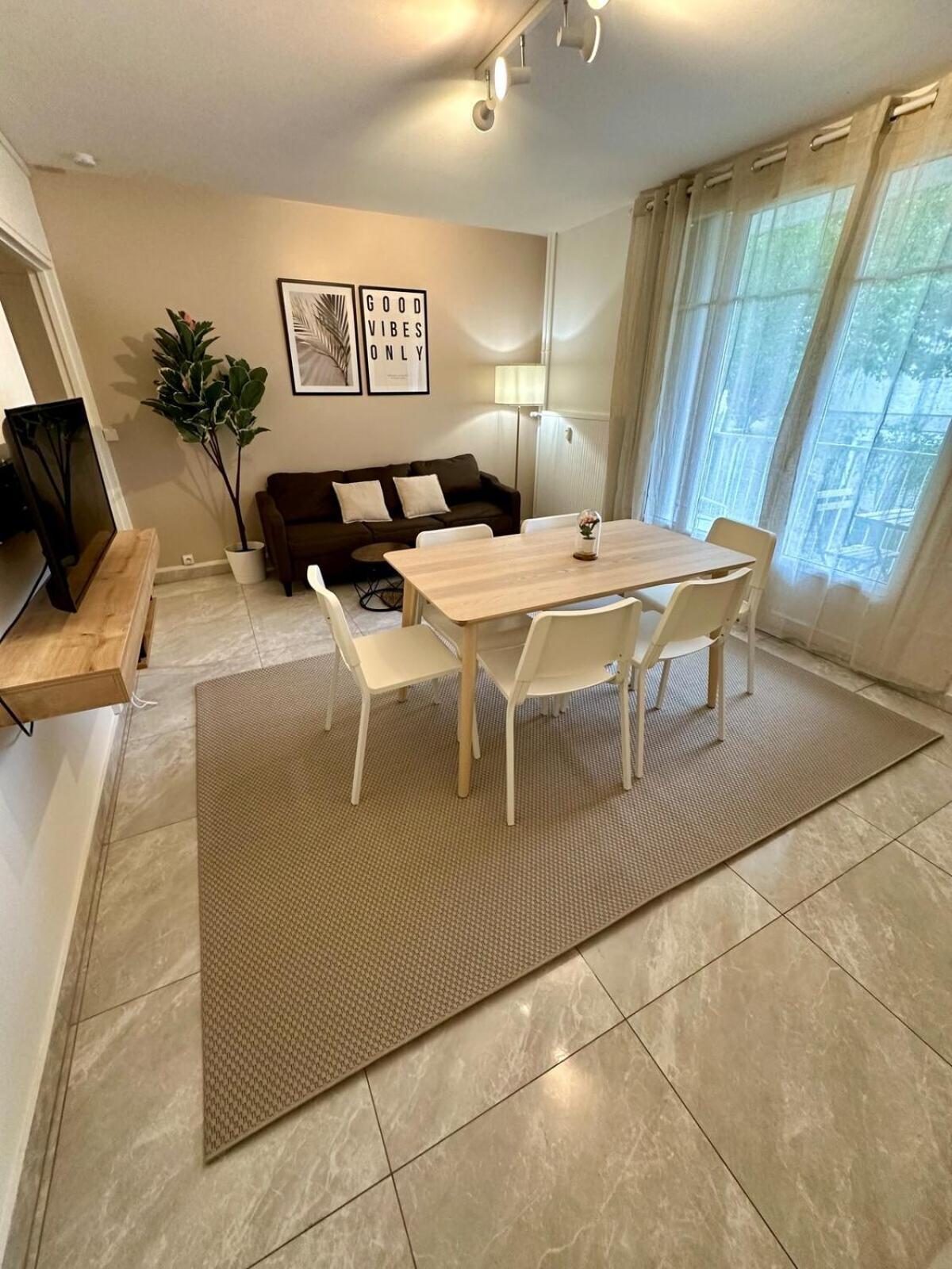 Au Coeur Du Quartier Taittinger Appartement Reims Buitenkant foto